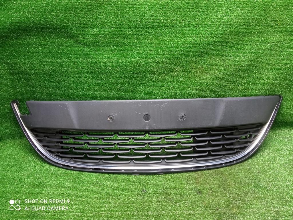 заглушка (решетка) в бампер Opel Astra J рестайлинг (2012—2018) 2014, 1.6i A16XER, 13368664 - фото №1