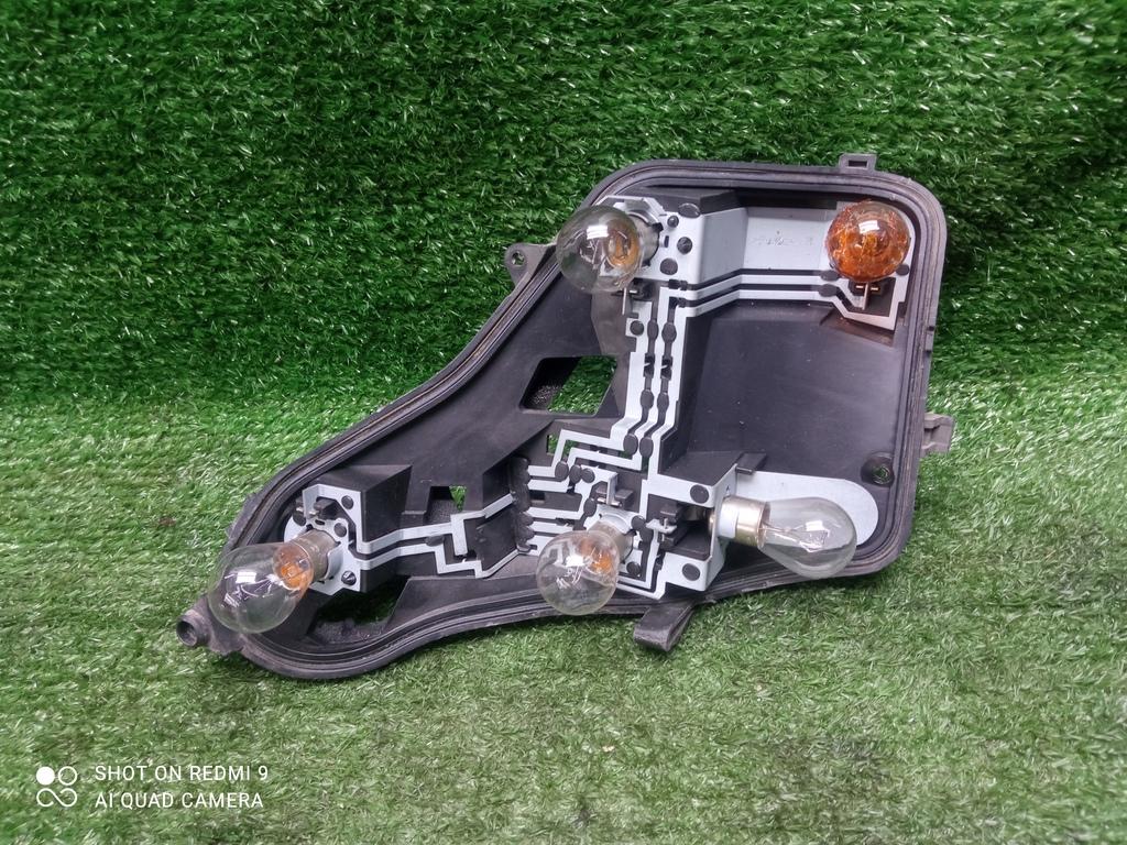 панель заднего фонаря Opel Astra H рестайлинг (2006—2014) 2011, 1.8i Z18XER, 93180363 - фото №1