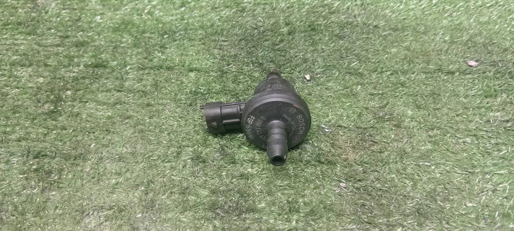 клапан вентиляции топливного бака Opel Astra H рестайлинг (2006—2014) 2008, 1.8i Z18XER, 55353802 - фото №1