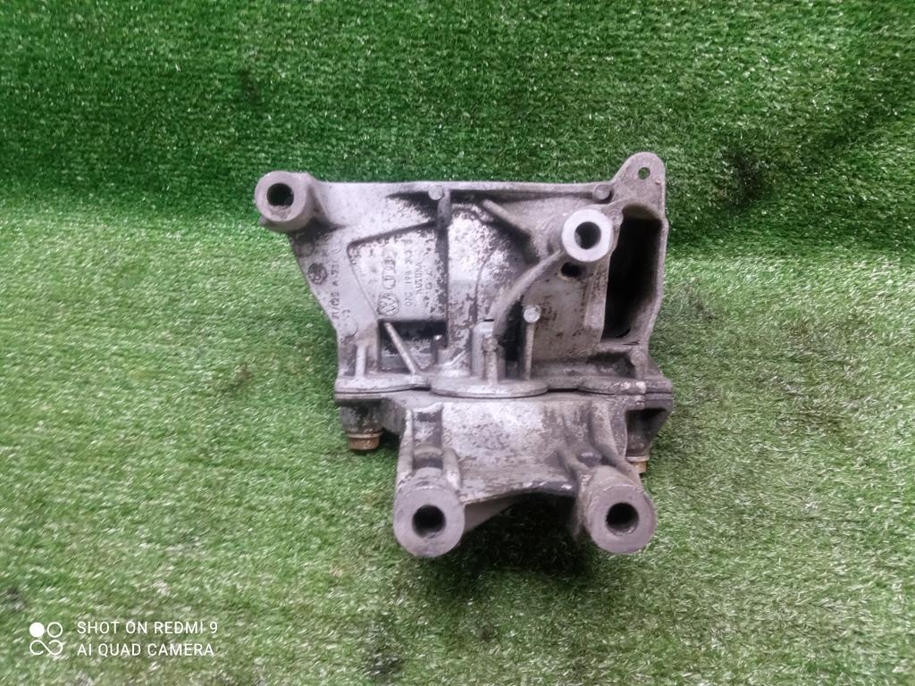 кронштейн двигателя Volkswagen Transporter T5 (2003—2009) 2009, 2.5TD BNZ, 070199343B - фото №1