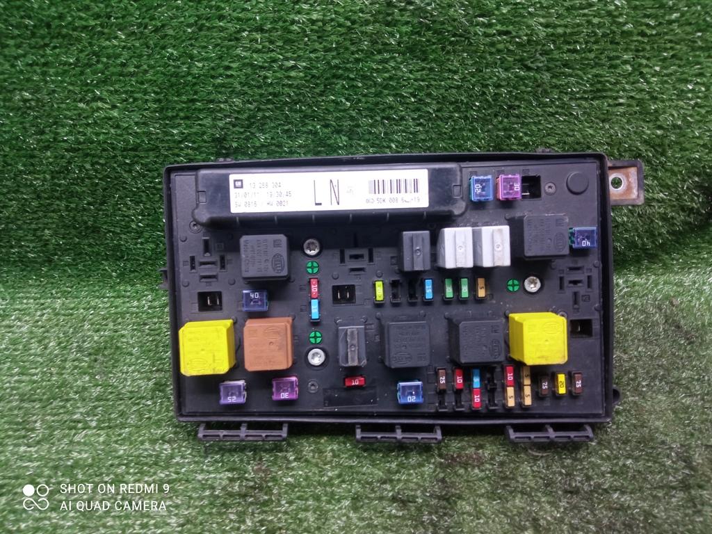 блок предохранителей Opel Astra H рестайлинг (2006—2014) 2011, 1.6i Z16XER, 13268304 - фото №1