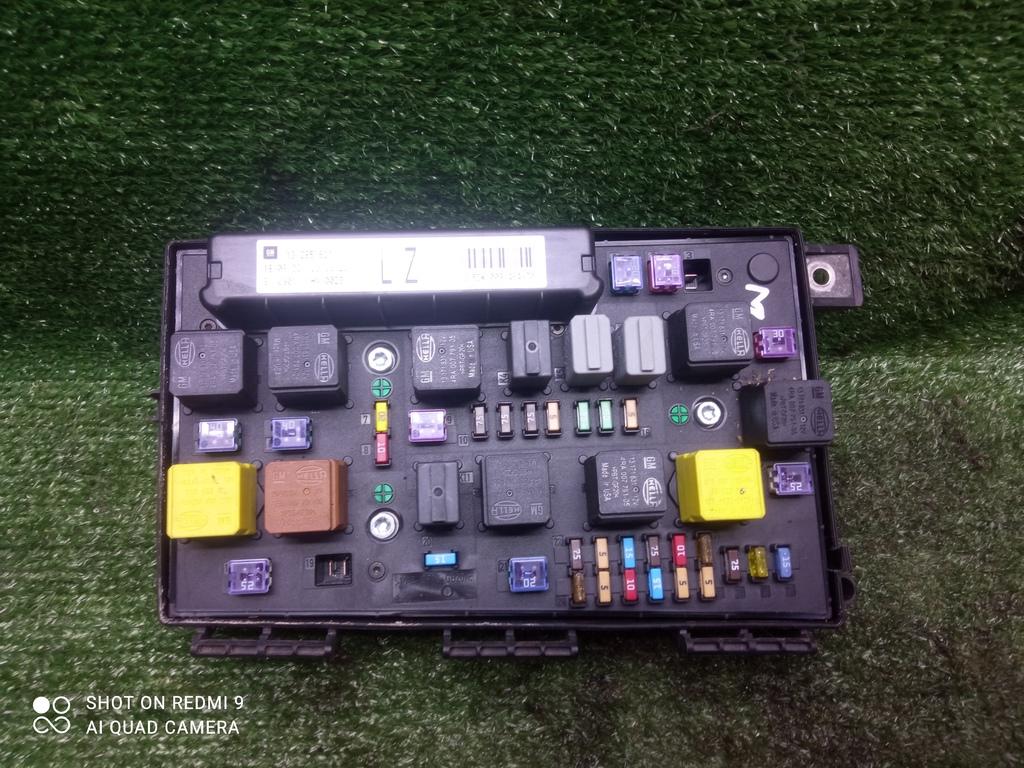 блок предохранителей Opel Astra H рестайлинг (2006—2014) 2011, 1.7TD Z17DTJ, 13285621 - фото №1