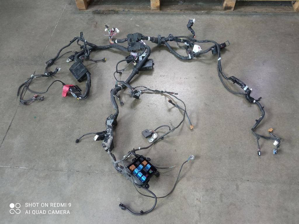 проводка Nissan Leaf II (2017—2025) 2022, EM57, 240125SN9A - фото №1