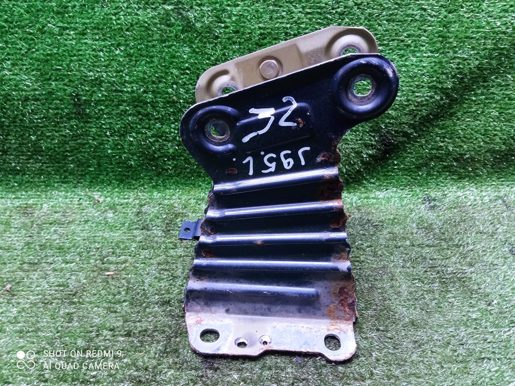 кронштейн переднего бампера Opel Zafira B рестайлинг (2008—2014) 2011, 1.8i Z18XER, 93184615 - фото №1