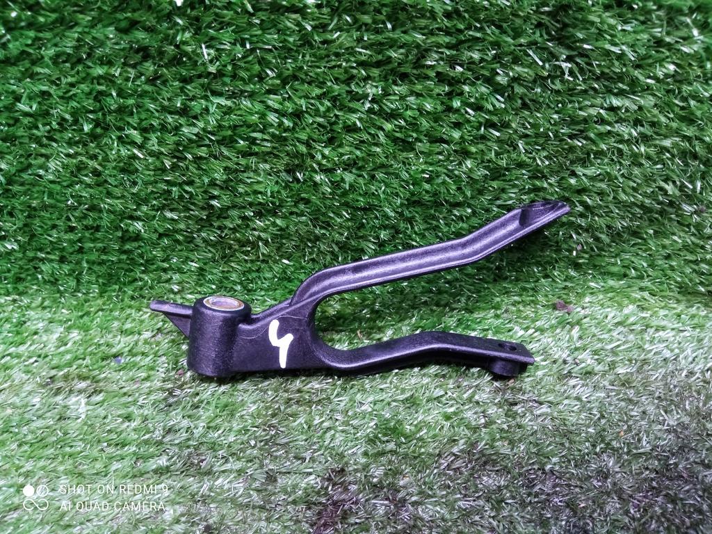 кронштейн радиатора Opel Astra H рестайлинг (2006—2014) 2011, 1.6i Z16XER, 13162131 - фото №1