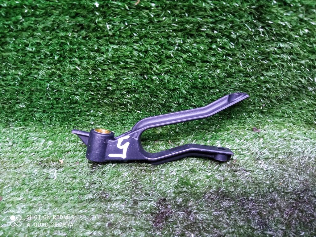 кронштейн радиатора Opel Astra H рестайлинг (2006—2014) 2011, 1.6i Z16XER, 13162131 - фото №1