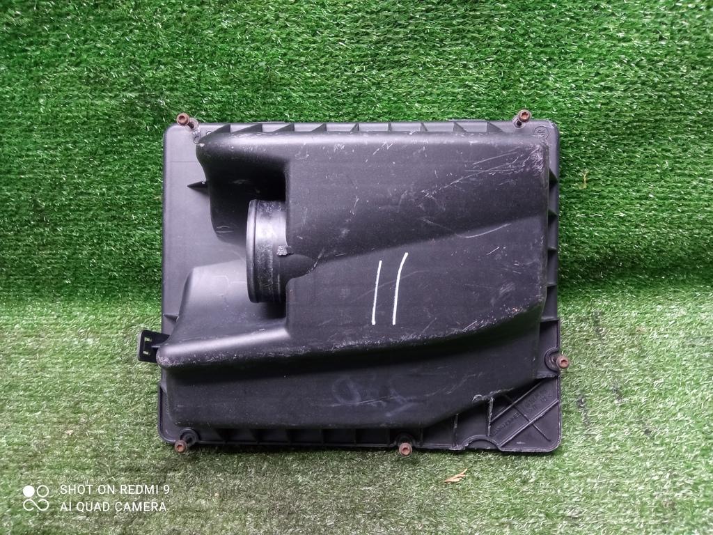 корпус воздушного фильтра Opel Astra H рестайлинг (2006—2014) 2011, 1.6i Z16XER, 55558311 - фото №1