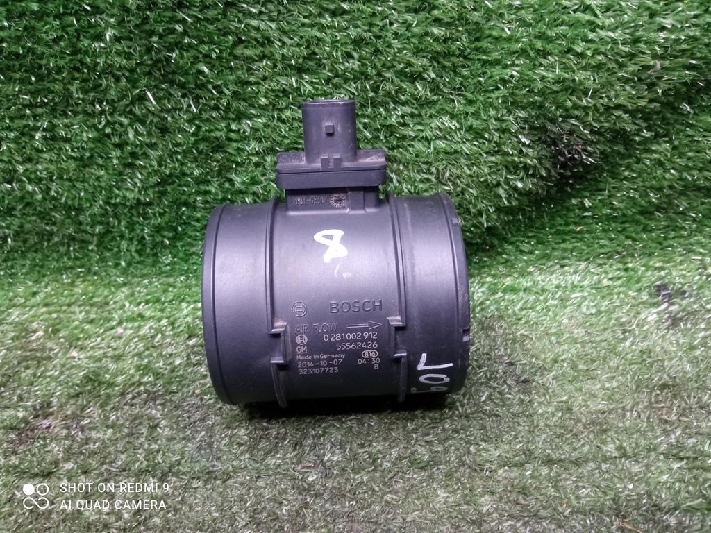 расходомер воздуха Opel Astra J рестайлинг (2012—2018) 2013, 2.0TD A20DTH, 55562426 - фото №1