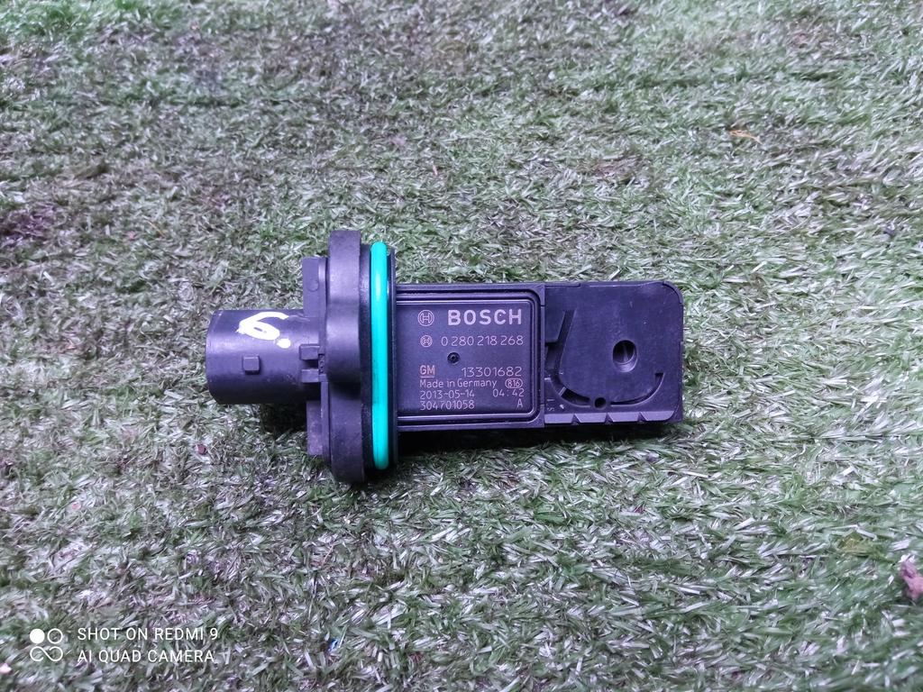 расходомер воздуха Opel Astra J рестайлинг (2012—2018) 2013, 1.6i A16XER, 13301682 - фото №1