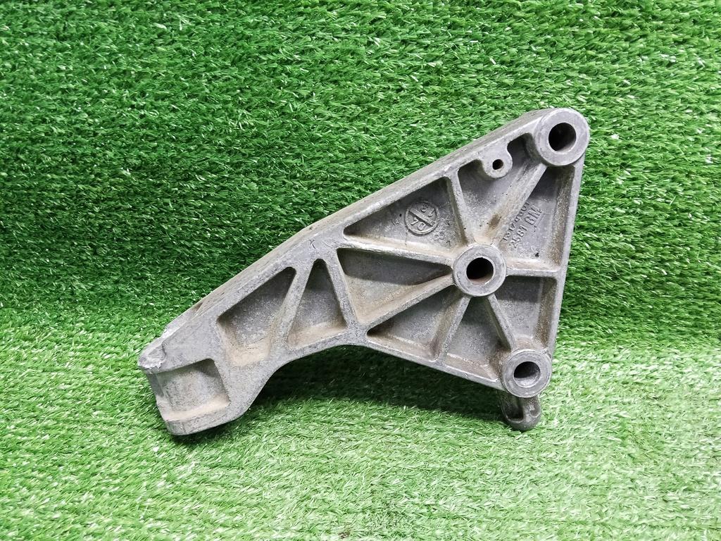 кронштейн двигателя Opel Astra H рестайлинг (2006—2014), 1.6i Z16XER, 13174501 - фото №1