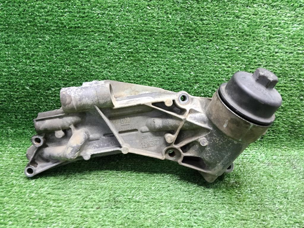 корпус масляного фильтра Opel Astra H рестайлинг (2006—2014) 2010, 1.8i Z18XER, 12992593 - фото №1