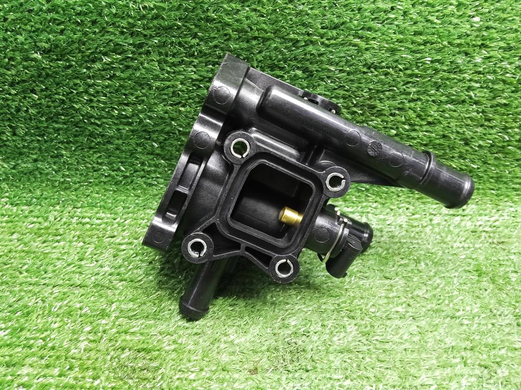 корпус термостата Opel Astra J рестайлинг (2012—2018) 2014, 1.6i A16XER, 55584890 - фото №1