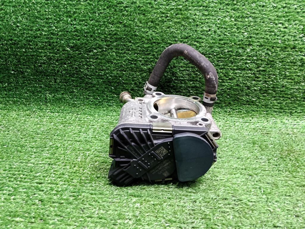 заслонка дроссельная Opel Astra J рестайлинг (2012—2018) 2014, 1.6i A16XER, 55561495 - фото №1