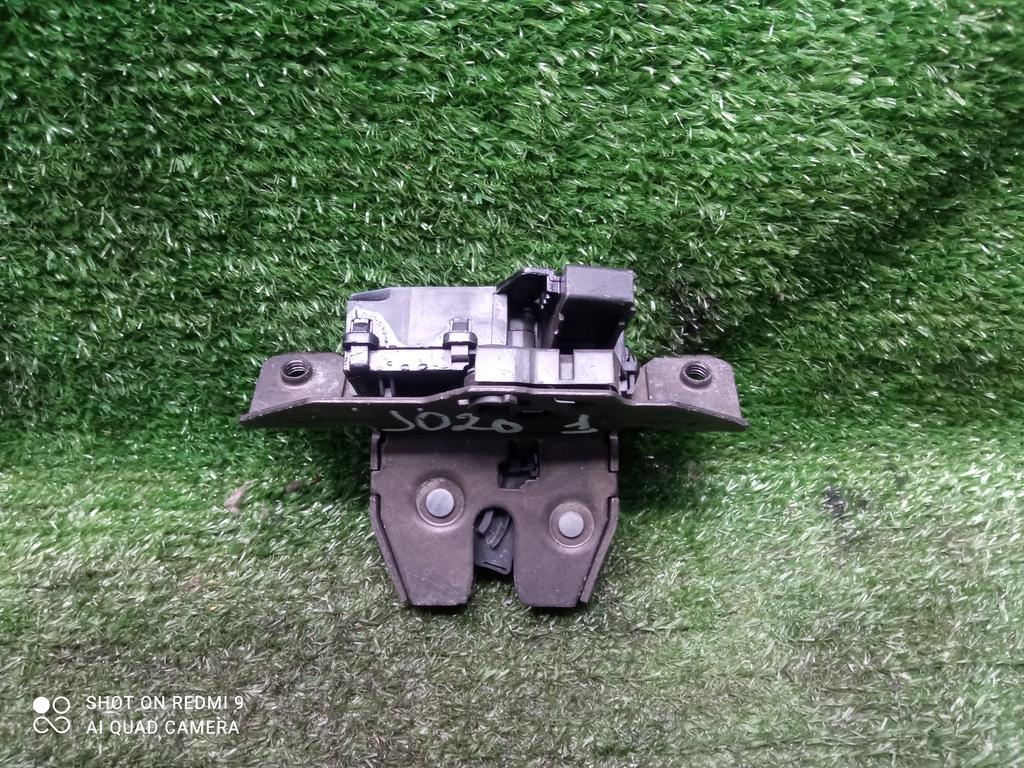 замок багажника Opel Astra J (2009—2012) 2011, 1.6i A16XER, 13585478 - фото №1