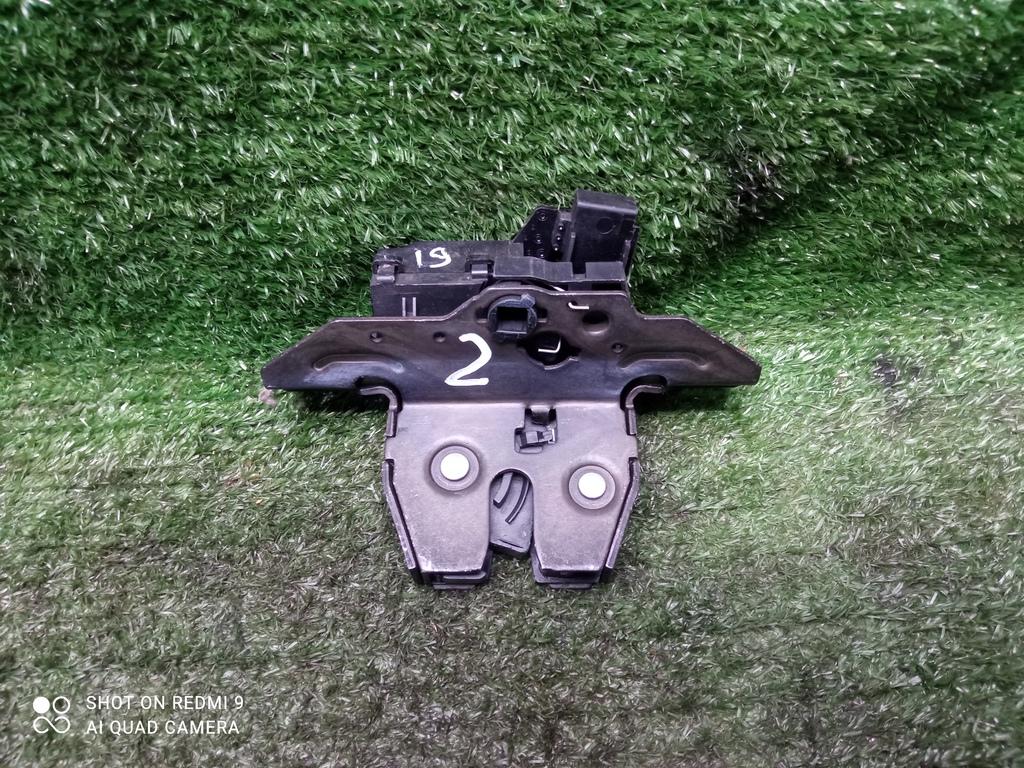 замок багажника Opel Astra J (2009—2012) 2011, 1.6i A16XER, 13587646 - фото №1