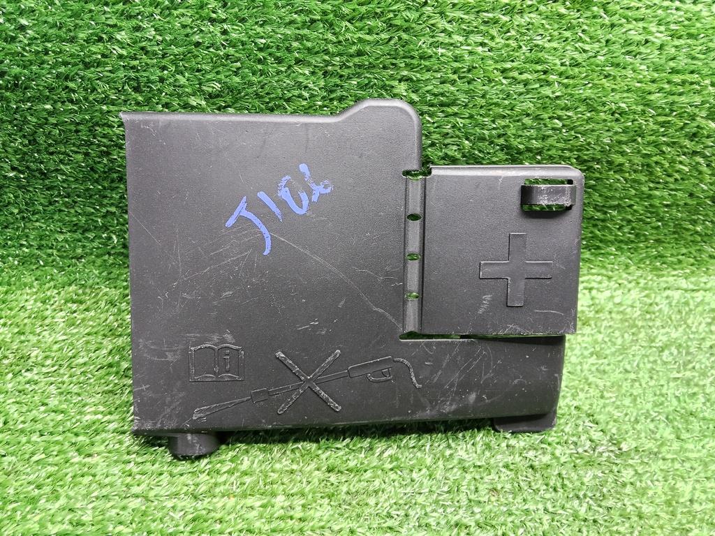 крышка аккумулятора Opel Astra GTC J рестайлинг (2011—2017) - фото №1