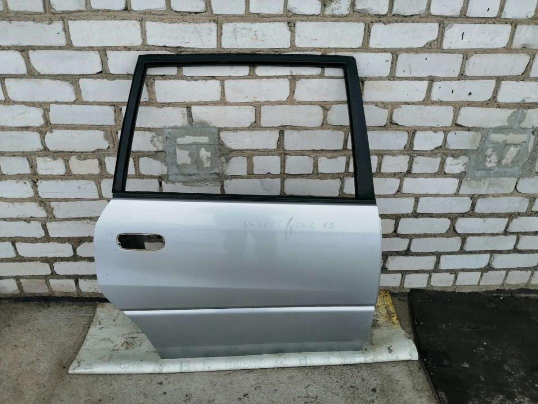 дверь задняя правая Toyota Picnic 1 поколение 1998, 2.0 л., бензин, МКПП, минивэн - фото №1