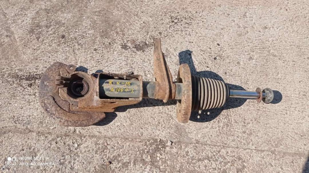 стойка передняя правая Audi 100 C3 1983, 2.1 л., бензин, МКПП, седан - фото №1