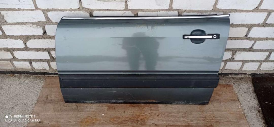 дверь передняя левая Audi 100 C3 1984, 2.1 л., бензин, МКПП, универсал - фото №1