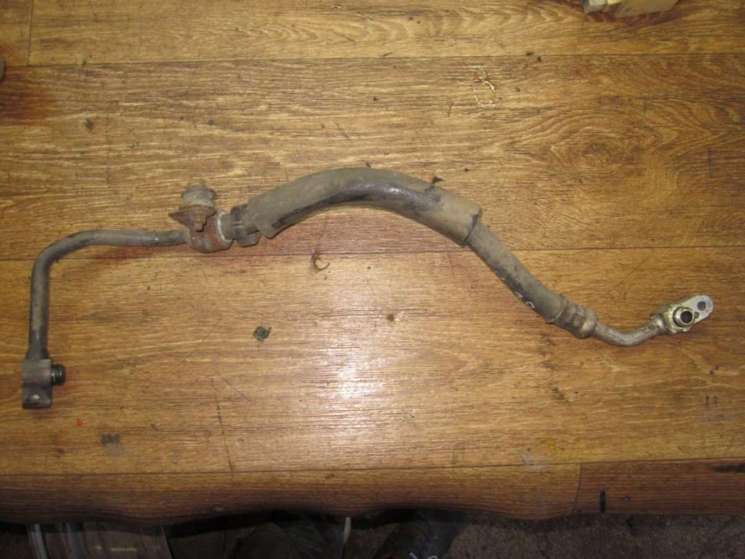 трубка кондиционера Mazda MPV 1 1998, 2.5 л., дизель, МКПП - фото №1