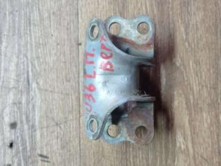 петля двери Mitsubishi L300 2 поколение 1990, 2.5 л., дизель, МКПП, минивэн