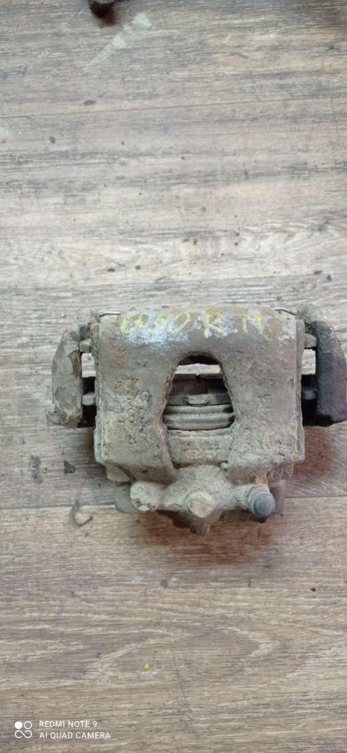 суппорт передний правый Opel Corsa A 1992, 1.2 л., бензин, МКПП, хетчбэк 5 дв. - фото №1