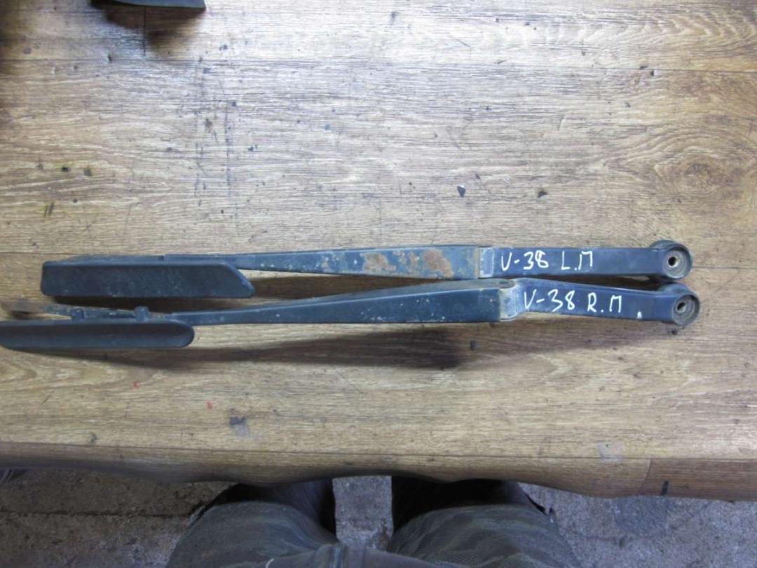 щеткодержатель (поводок стеклоочистителя, дворник) Mazda MPV 1 1998, 2.5 л., дизель, МКПП - фото №1