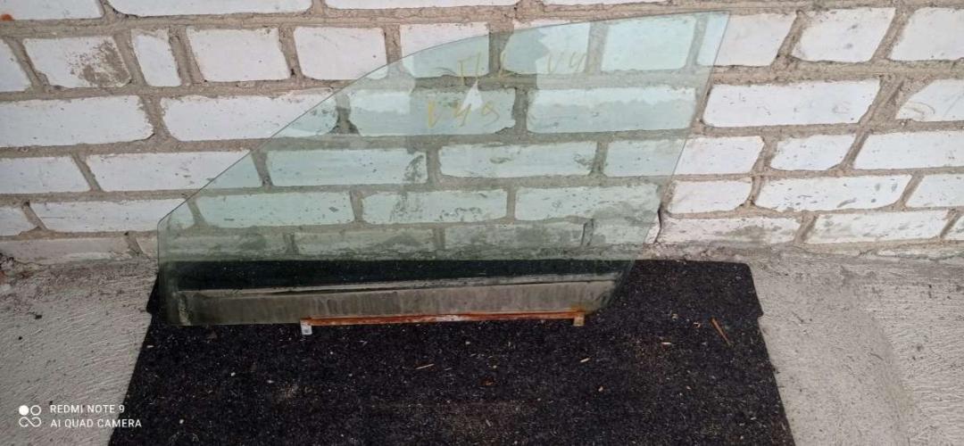 стекло двери передней левой Suzuki Baleno 1 поколение 1999, 1.3 л., бензин, МКПП, седан - фото №1