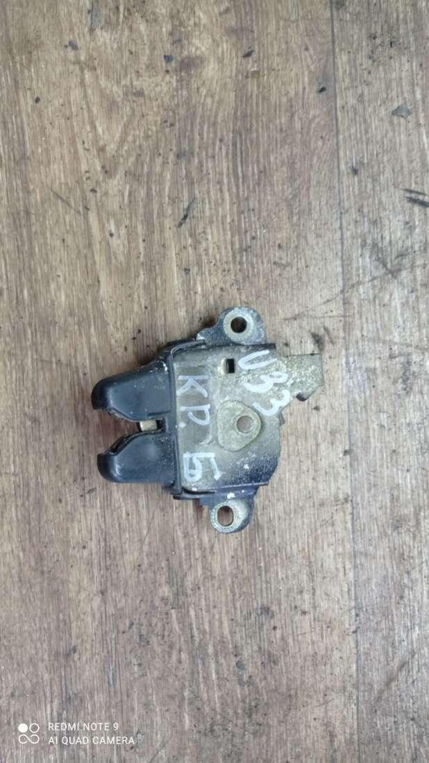 замок багажника Toyota Carina T170 1991, 1.6 л., бензин, МКПП, седан - фото №1