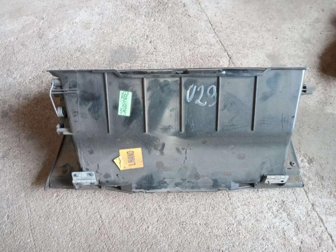 бардачок Honda Accord 5 поколение 1994, 2.0 л., бензин, МКПП, седан - фото №1