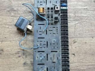 блок предохранителей Audi 100 C3 1983, 2.1 л., бензин, МКПП, седан