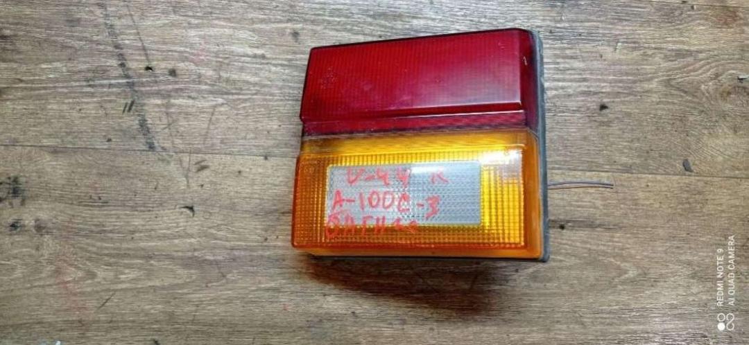 фонарь крышки багажника правый Audi 100 C3 1983, 2.1 л., бензин, МКПП, седан - фото №1