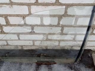 стекло двери передней левой Audi 100 C3 1984, 2.1 л., бензин, МКПП, универсал