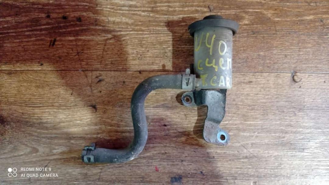 бачок главного цилиндра сцепления Toyota Carina T190 1995, 1.6 л., бензин, МКПП, седан - фото №1