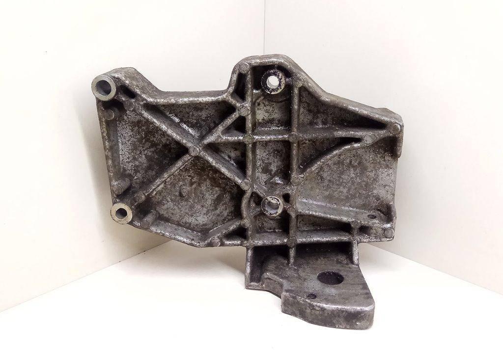 кронштейн компрессора кондиционера Volkswagen Passat B5 1998, 1.8 л., Ti, бензин, 058260885C - фото №1