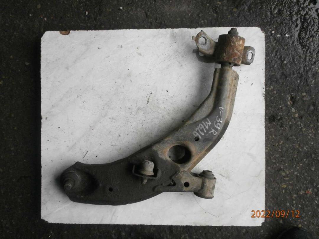 рычаг передний правый Mazda 626 GE 1996, 2.0 л., TD, дизель, МКПП, седан - фото №1