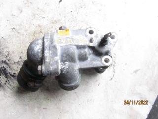 корпус термостата Mitsubishi Carisma 1 поколение 1996, 1.8 л., бензин, АКПП