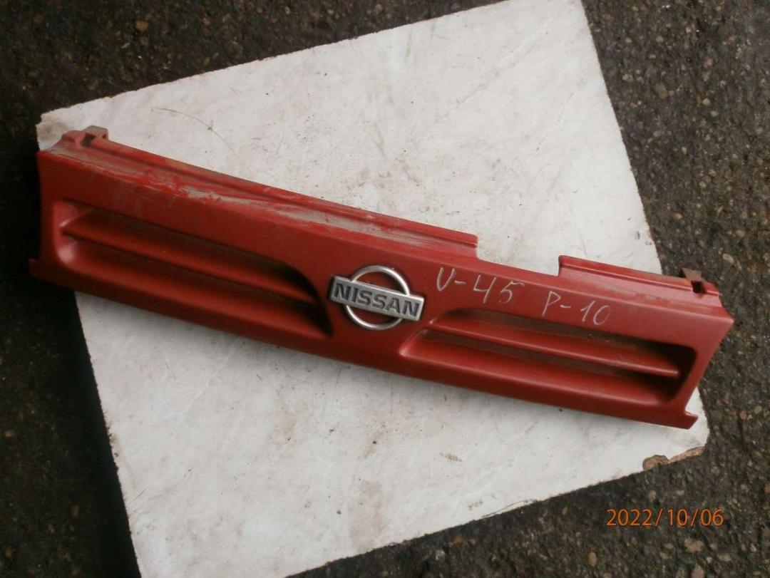 решетка радиатора Nissan Primera P10 1994, 1.6 л., бензин, МКПП, седан - фото №1