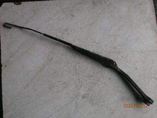 щеткодержатель (поводок стеклоочистителя, дворник) Mazda 626 GE 1996, 2.0 л., TD, дизель, МКПП, седан