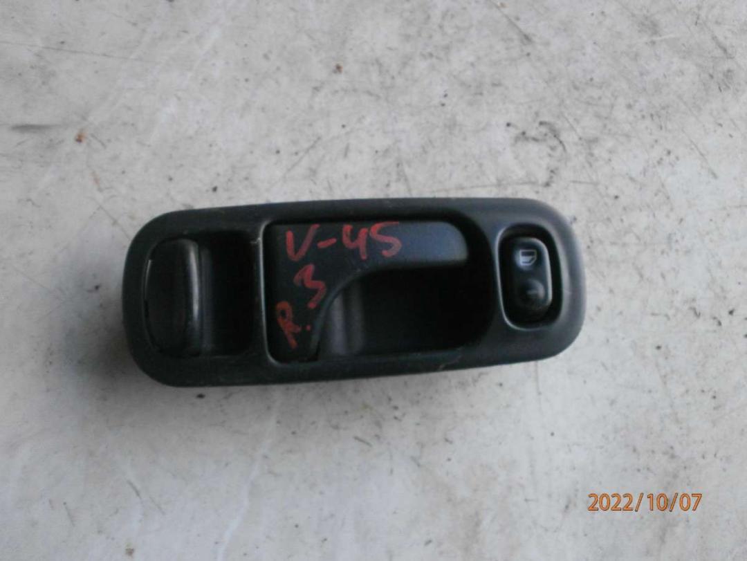 ручка внутренняя задняя правая Nissan Primera P10 1994, 1.6 л., бензин, МКПП, седан - фото №1