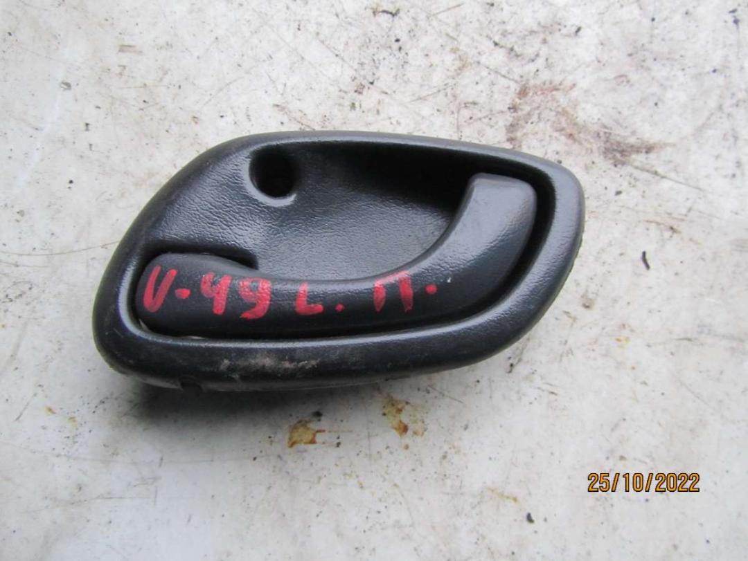 ручка внутренняя передняя левая Suzuki Baleno 1 поколение 1997, 1.3 л., i, бензин, МКПП, седан - фото №1