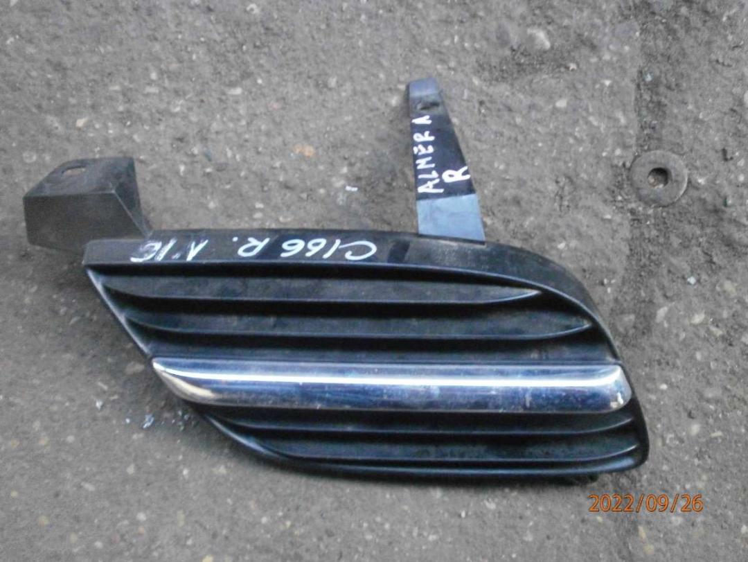 решетка радиатора Nissan Almera N16 2001 - фото №1