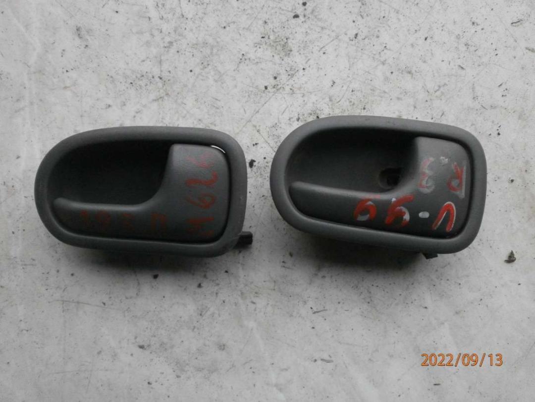 ручка внутренняя задняя правая Mazda 626 GE 1996, 2.0 л., TD, дизель, МКПП, седан - фото №1