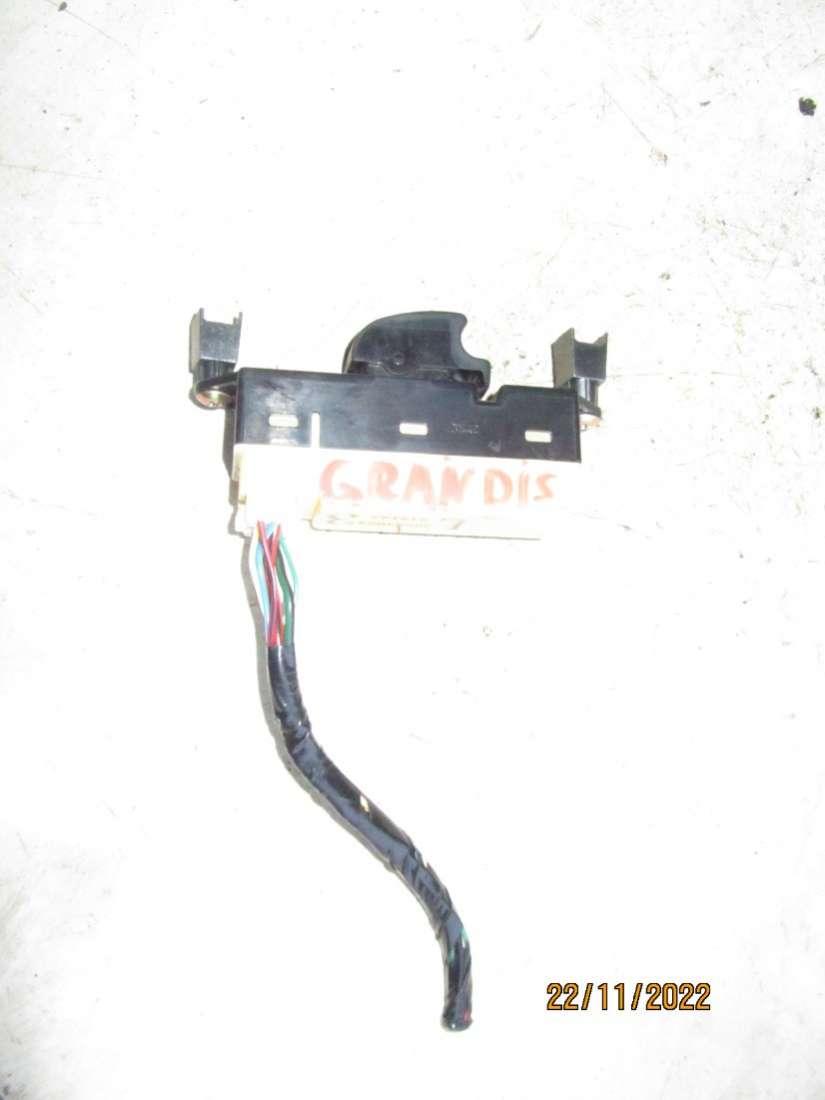 кнопка стеклоподъемника заднего левого Mitsubishi Grandis 1 поколение 2006, 2.4 л., бензин, минивэн - фото №1