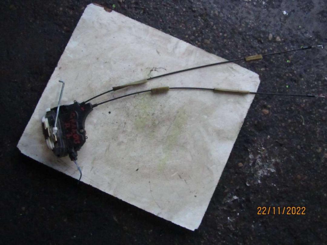 замок двери задней правой Mitsubishi Grandis 1 поколение 2006, 2.4 л., бензин, минивэн - фото №1