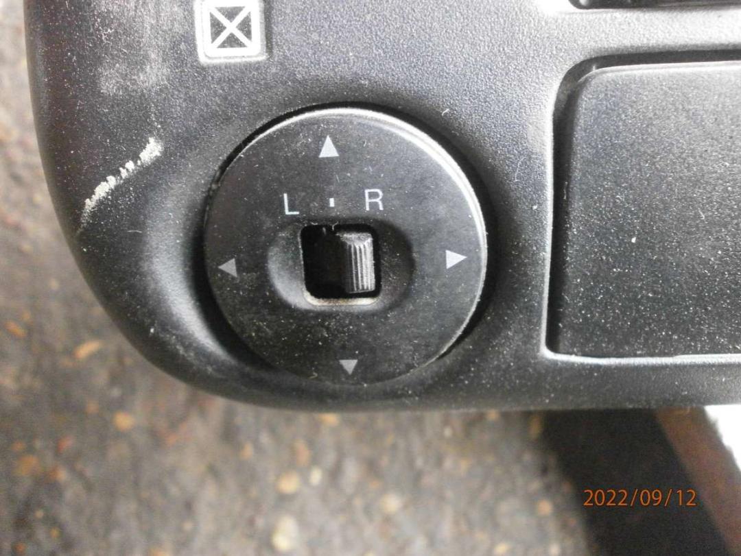 джойстик регулировки зеркал Mazda 626 GE 1996, 2.0 л., TD, дизель, МКПП, седан - фото №1