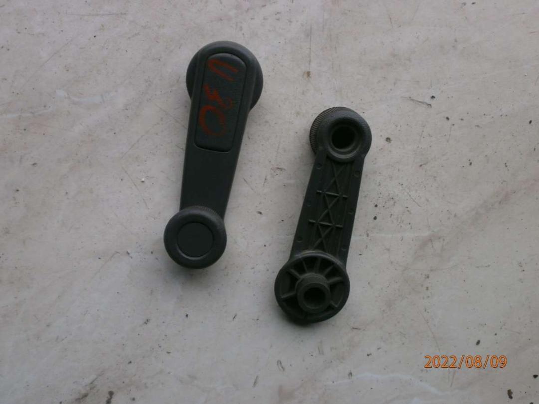 ручка стеклоподъемника Mitsubishi Space Star 1 поколение 1999, 1.3 л., бензин, МКПП, минивэн - фото №1