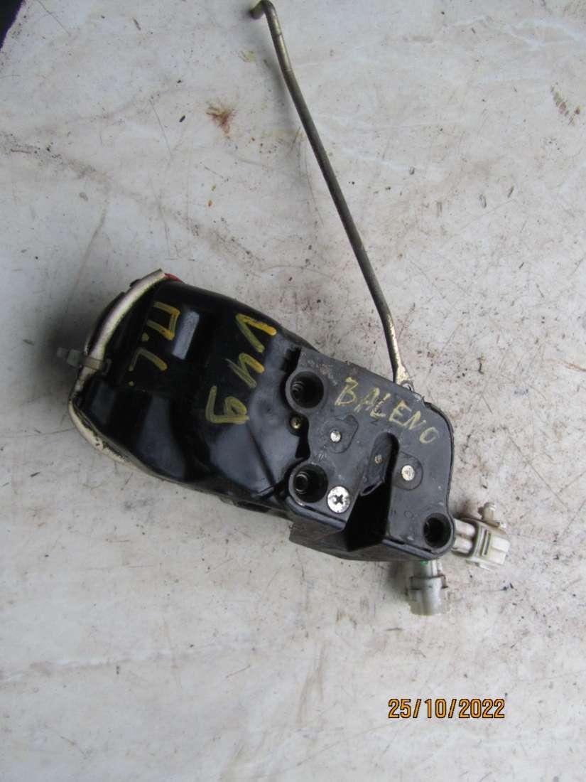 замок двери передней левой Suzuki Baleno 1 поколение 1997, 1.3 л., i, бензин, МКПП, седан - фото №1