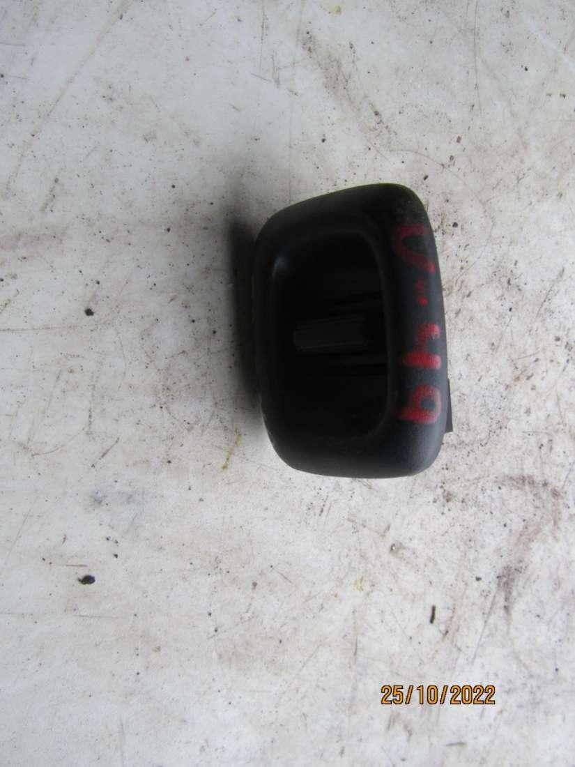 кнопка стеклоподъемника Suzuki Baleno 1 поколение 1997, 1.3 л., i, бензин, МКПП, седан - фото №1