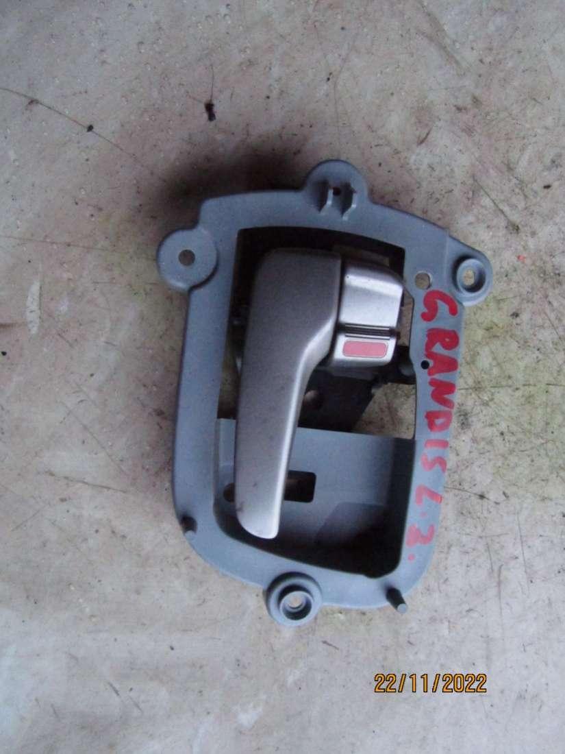 ручка внутренняя задняя левая Mitsubishi Grandis 1 поколение 2006, 2.4 л., бензин, минивэн - фото №1